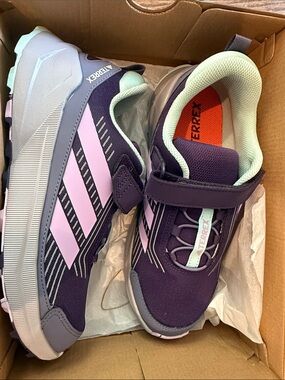 adidas Kids Trail Sneakers in Purple + Light Pink and Mint Accents- Bid kid 5.5